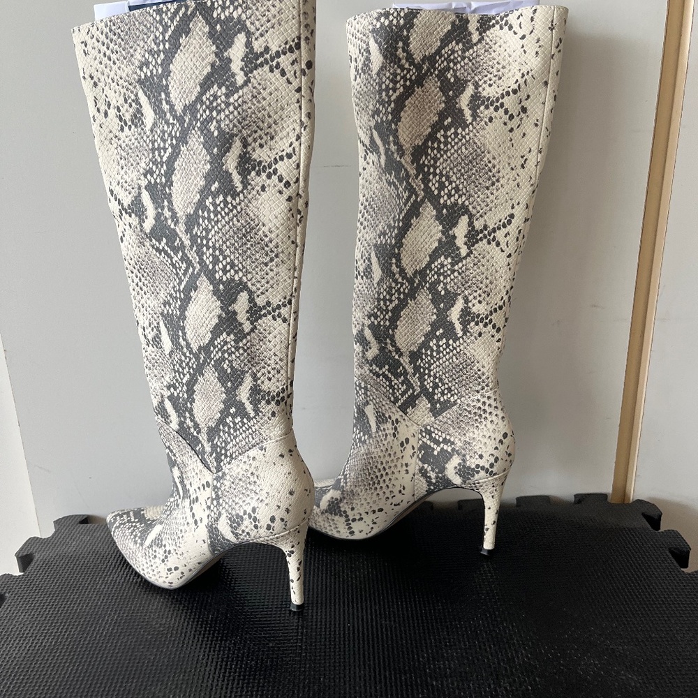 Steve Madden Snakeskin Print Boots (size 7) preloved